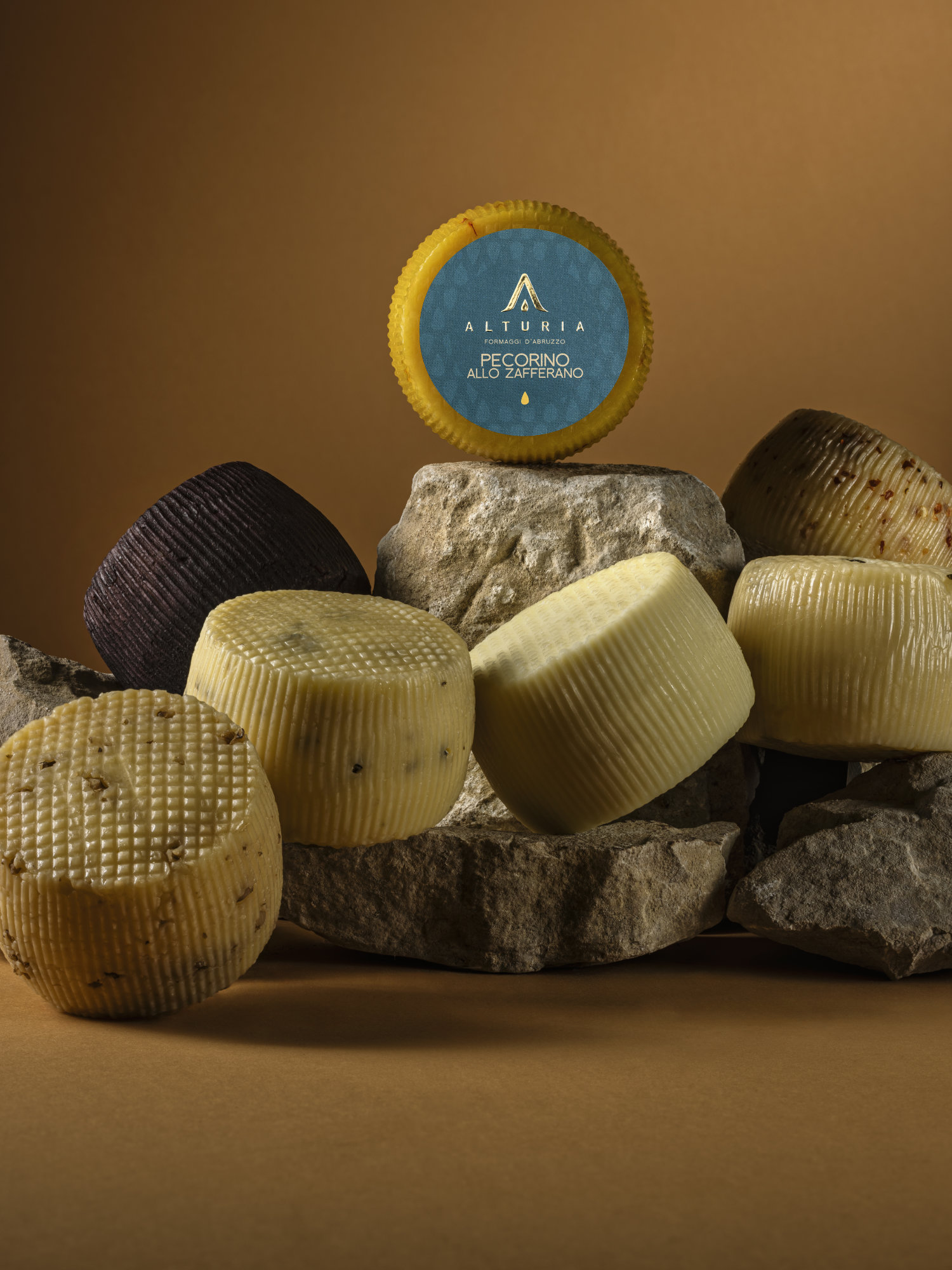 Pecorino allo zafferano Alturia, formaggio artigianale prodotto in Abruzzo